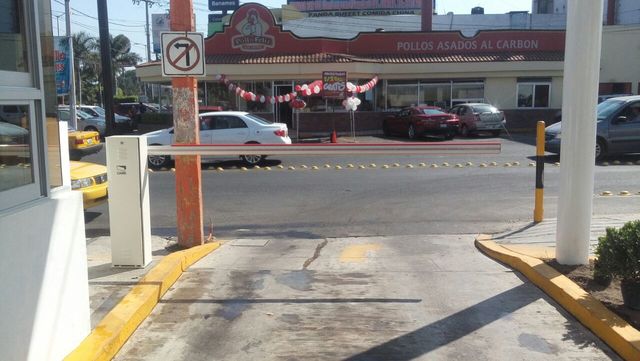 Instalacion de barrera  vehicular  en la central  camionera de tepic