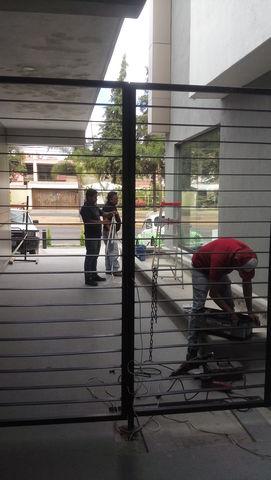 instalando unos internones en patria y vallarta en Gdl por IMESEI