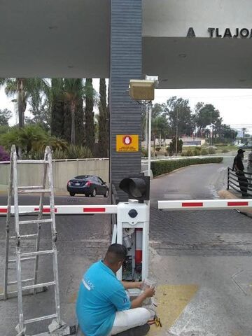 INSTALACION DE SEMAFORO PARA BARRERA VEHICULAR