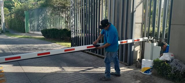 SERVICIO PARA BARRERA VEHICULAR