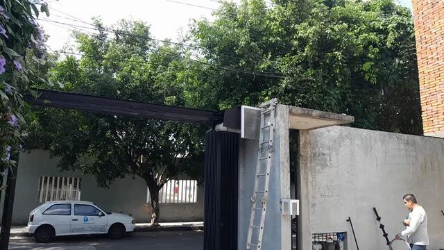INSTALACION DE POSTES PARA CERCO ELECTRICO