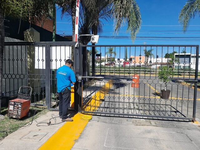 INSTALACION DE PISTONES PARA PORTON