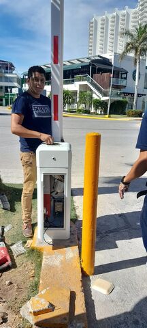 BARRERA VEHICULAR PARA ESTACIONAMIENTO