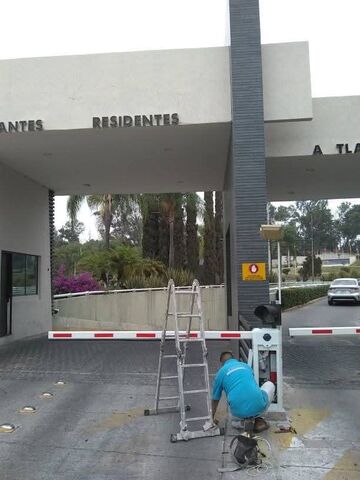 REPARACIÓN DE CONTROL DE ACCESO VEHICULAR