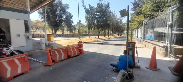 CONTROL DE ACCESO VEHICULAR CON PANEL ZKTECO Y LECTORA DE LARGO ALCANCE