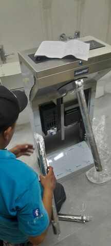 INSTALACION  DE TORNIQUETE PARA BAÑOS PÚBLICOS