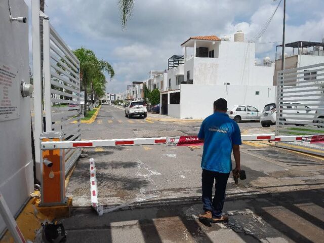 INSTALACION DE BRAZO PARA BARRERA VEHICULAR