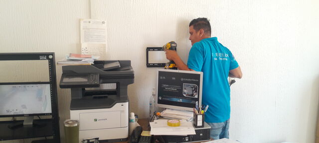 MONTAJE DE BASE PARA PANTALLA PARA CIRCUITO CERRADO