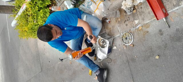 MANTENIMIENTO AL MOTOR DE UNA BARRERA VEHICULAR